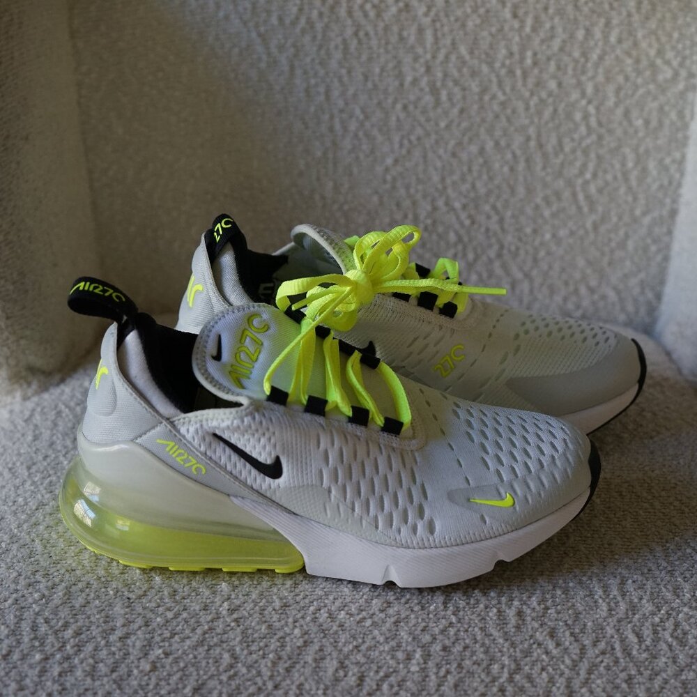 NEVER WORN KIDS NIKE AIR MAX 270 WHITE/VOLT YELLOW